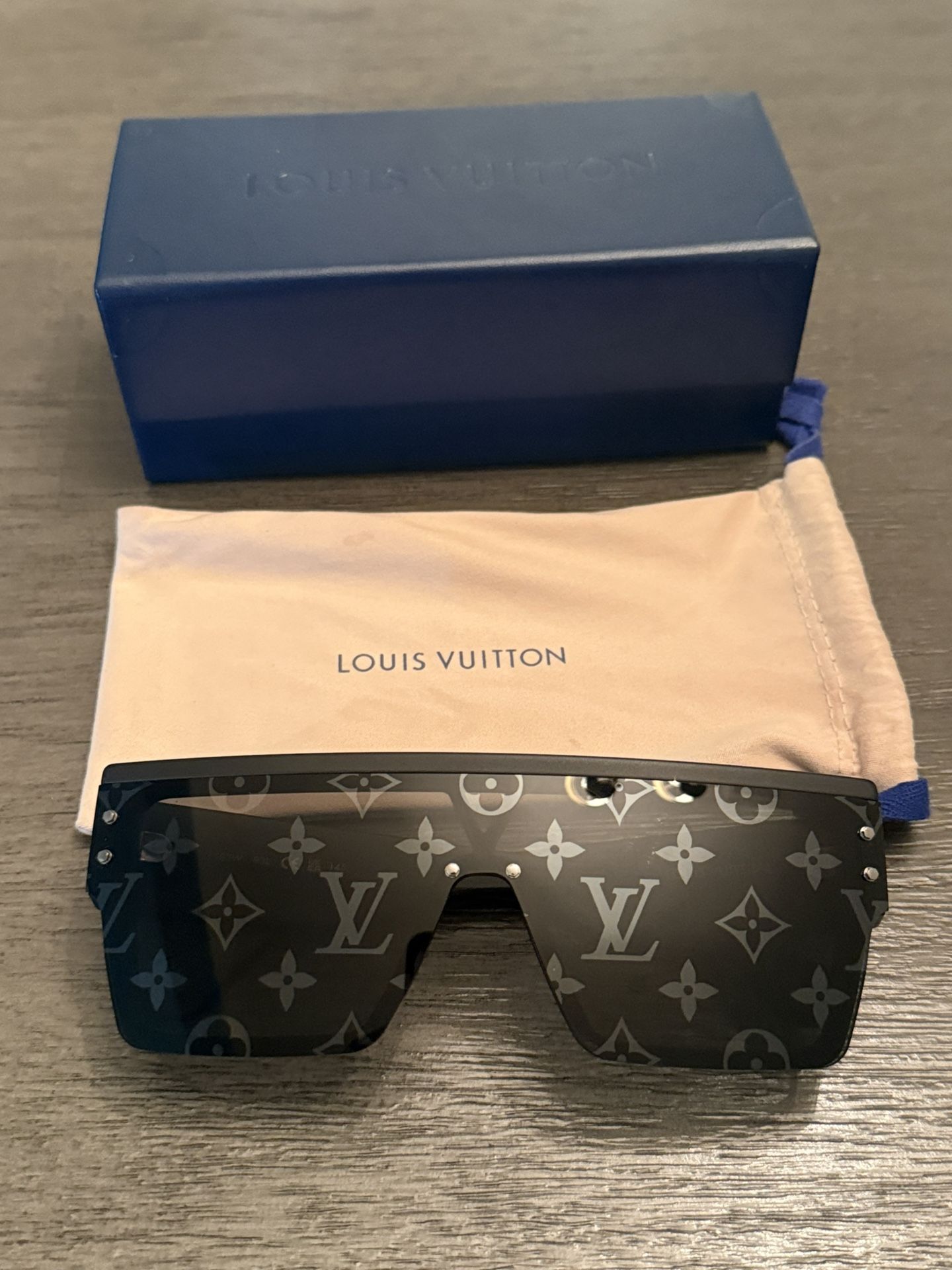 Louis Vuitton Waimea L Sunglasses - Authentic