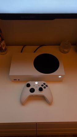 Xbox Series S – Excellent Condition – Controller Included