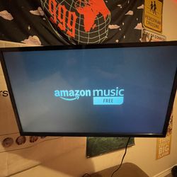 Selling My Tv It Has No Remote Because I Use The App But If You Want A Remote There 10$ I’m Selling The Tv  For 60$