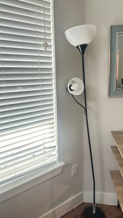 Table lamp with 2 bulbs for sale
