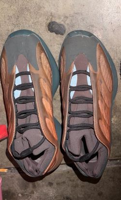 Yeezy 700 copper fade size 10 men