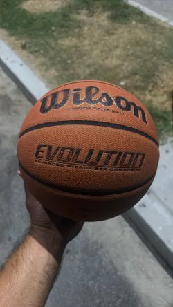 Wilson Evolution men’s basketball