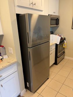 Free somewhat broken refrigerator (doesn’t freeze but keeps cold)