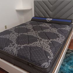 *Weekend Special!!!*---Charming Colby Platform Queen/King Bedroom Sets---From $799!!!---Delivery And Financing😉