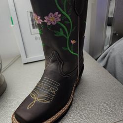 Women Boots 👢 Cowboys
