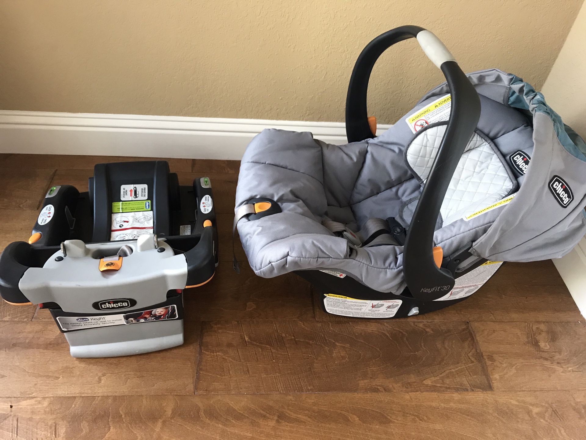 Chicco key fit 30 infant car seat and base in great condition. This is a high rated car seat one of the best available.