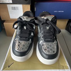 Women’s Sneakers Size .10