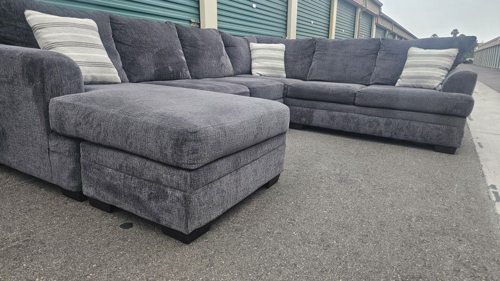 FREE DELIVERY!!! Morris "Mercer" Sectional Couch ($2K Retail...65% OFF!!!)