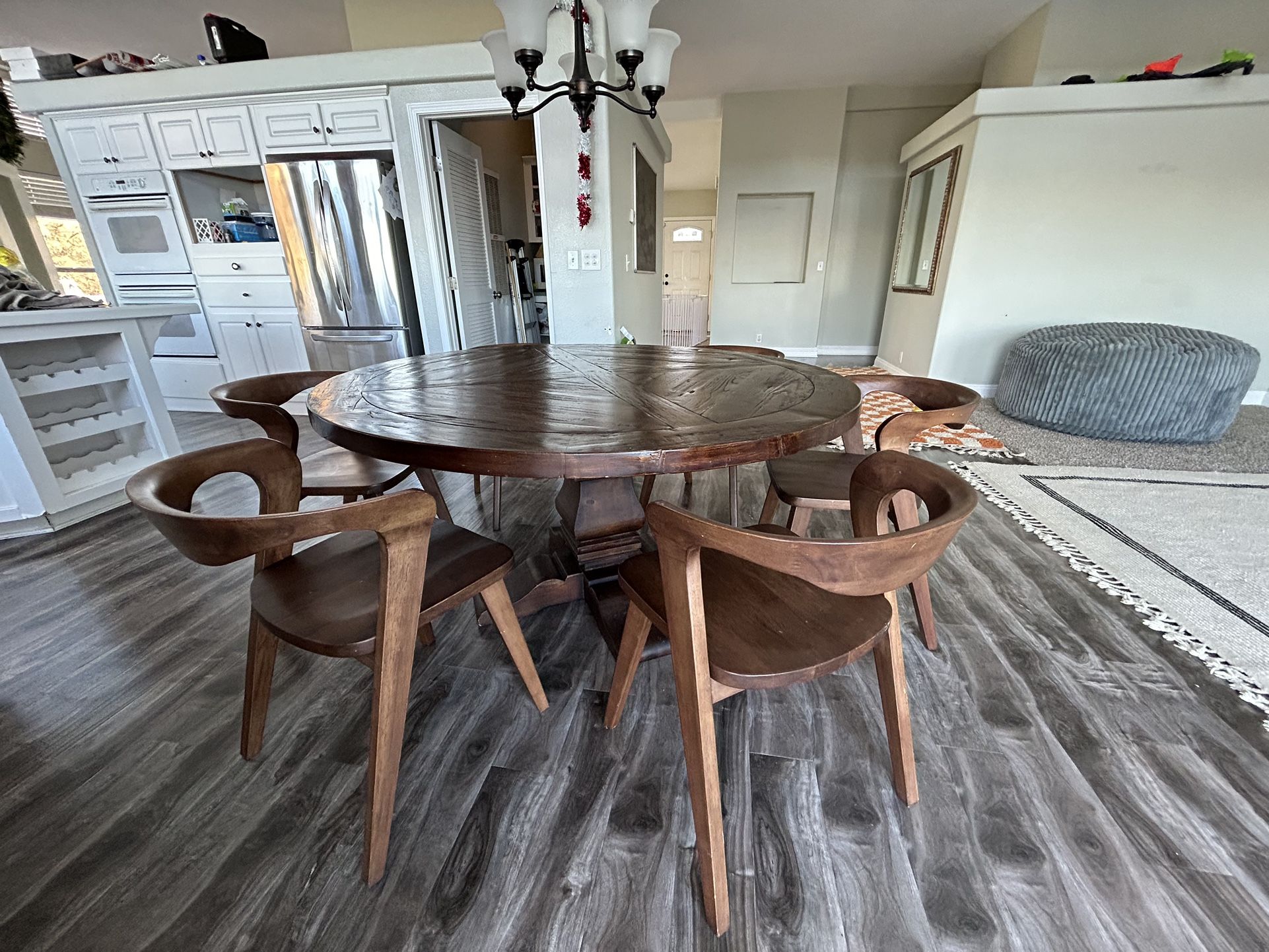 Oak Round Table