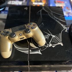 PlayStation 4 Darth Vader Limited Edition 500 GB, Wireless Turtle Beach Headset,  1 Wireless Gold Controller And 11 Games