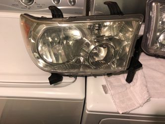 Toyota Tundra front headlamps 07-13