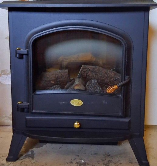 Beautiful Dimplex Portable Electric stove heater In excellent working condition.Crafted with high end materials and quality construction.Originally