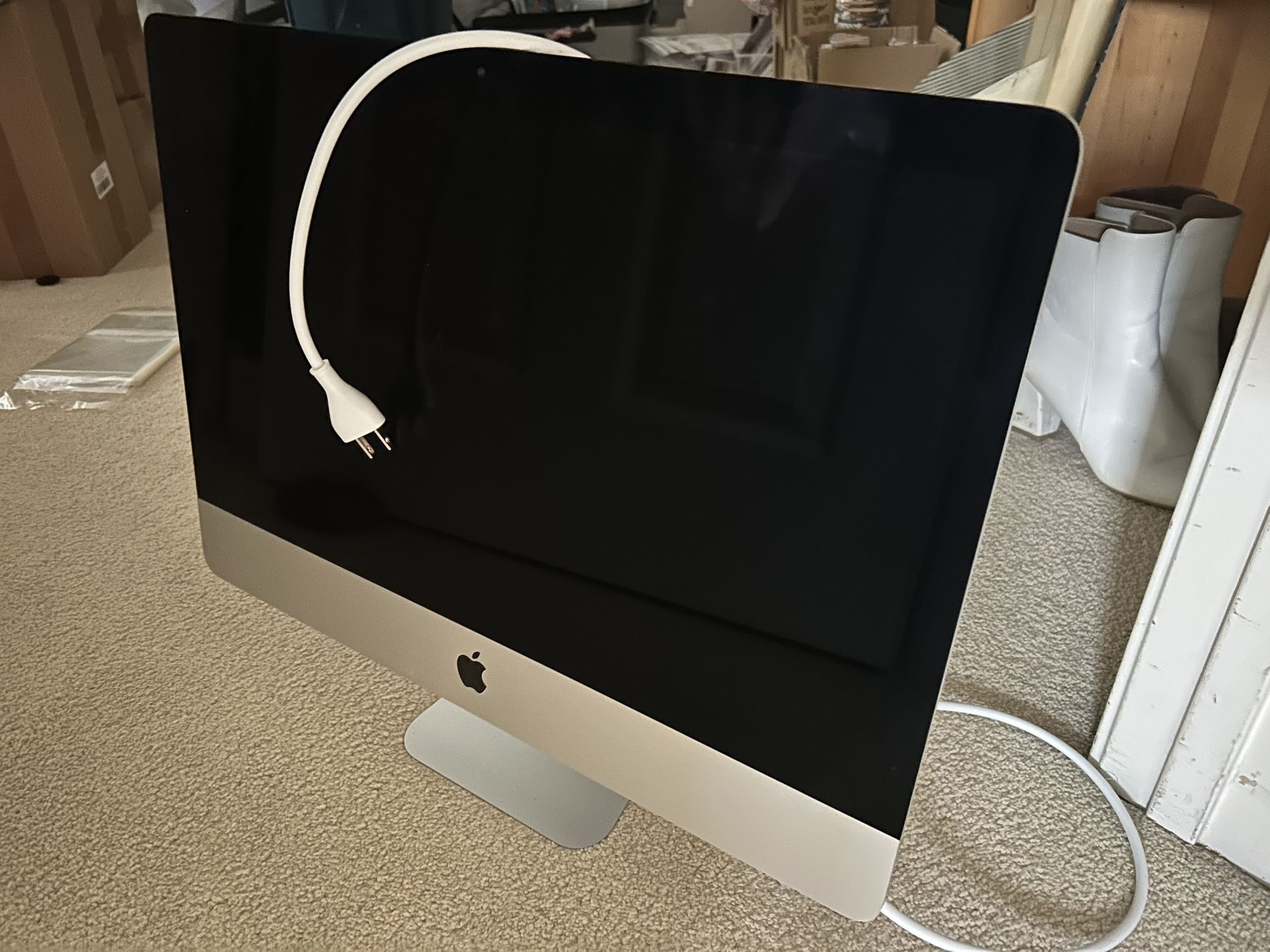 27-inch Apple Desktop iMac in excellent cosmetic condition