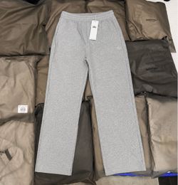 Alo Yoga Uncuffed Gray Sweatpants & Crewneck – Brand New | Limited Stock | Last Pieces