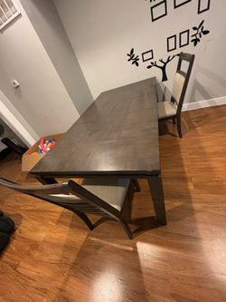 Dining Room  Table & Chairs