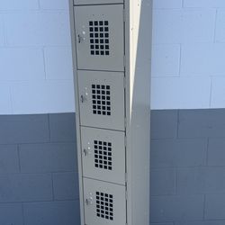 6 Door Metal Lockers Excellent Condition 