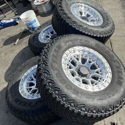 Vendo Rines Nuevos 17x9 De Ancho De 6-135 Con Llantas 315/70/R17 Goodyear Para For F150 