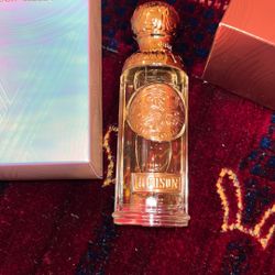 La Luna Valley Eau de Parfum – 50ml And Hudson Valley Eau de Parfum – 50ml An elegant blend of black currant and saffron opening into a heart of rose,