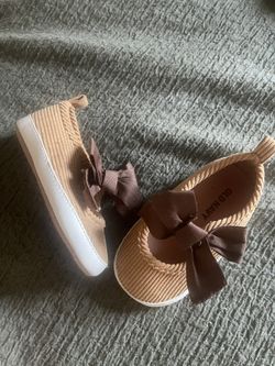 Baby girl old navy shoes size 12-18 months  