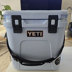 Yeti Roadie 24 v2.0 Cooler light blue