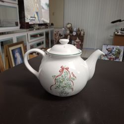 Corelle Coordinates Stoneware Teapot, No Stovetop Or Broiler, Holds 5-6 Cups
