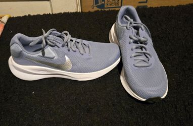 *NIKE Revolution 7*