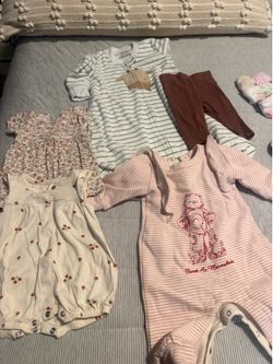 Newborn clothing, socks and mittens
