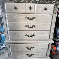 Classic Vintage Dresser – Light Wood Finish