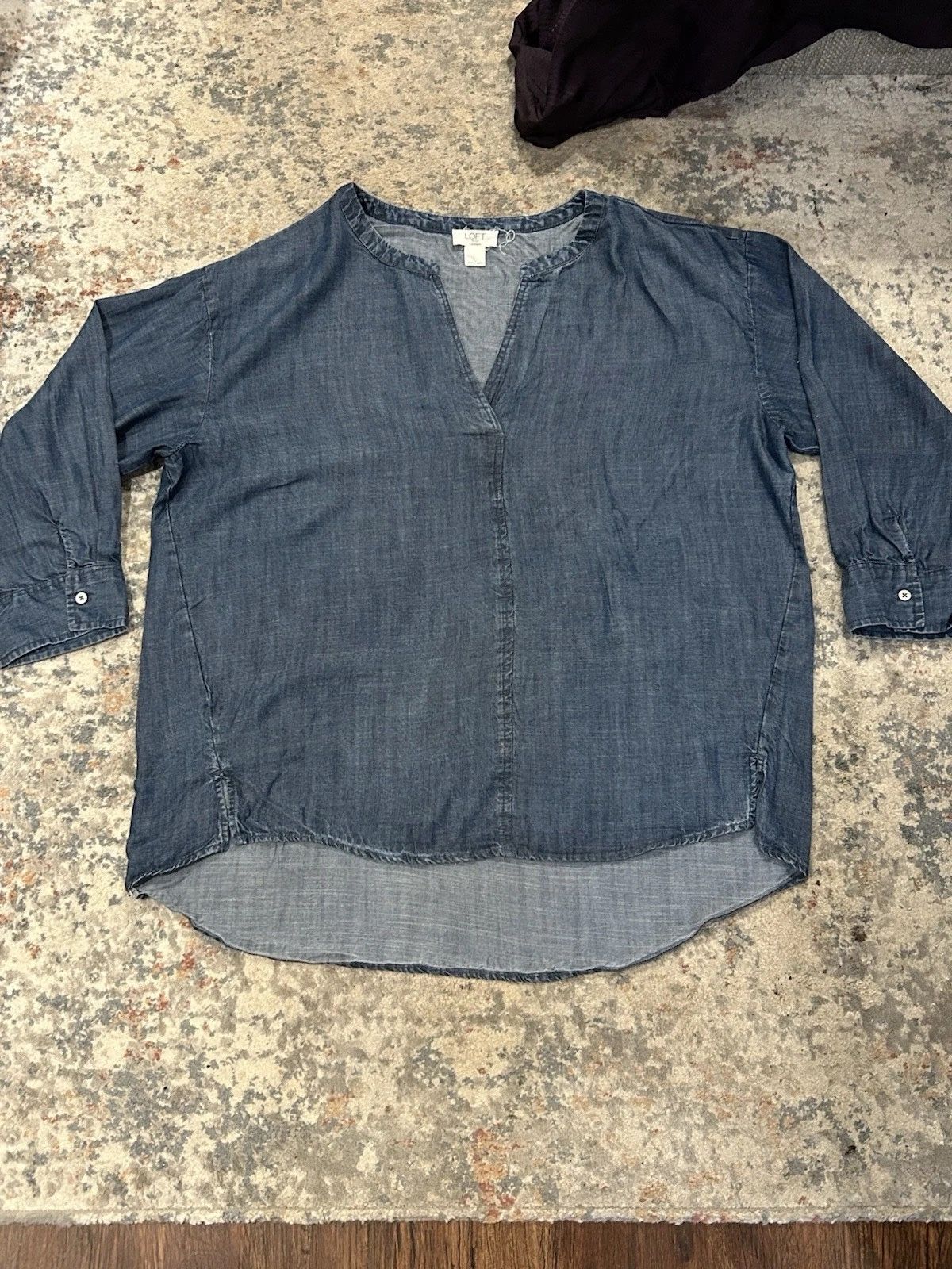 Ann Taylor Loft Women’s Size Large Chambray 3/4 Sleeve V-Neck Top