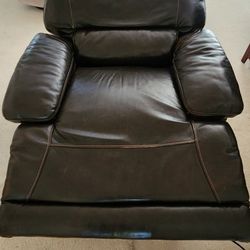 Exta Wide Flexsteele Recliner. Power Recline. Excellent Shape. Hate To Get Rid Of But Doing A Remodel With New Color Scheme So Everything Must Go.