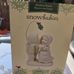 New Snowbabies Mistletoe Kisses