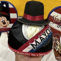 Disney Trade City Mayor Ear-Hat and Pin with Box Limited Edition of 500