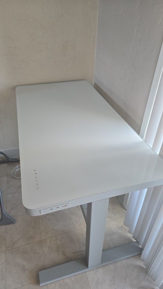🖥️ Tresanti Geller Adjustable Height Desk – Electric Sit/Stand – Like New!