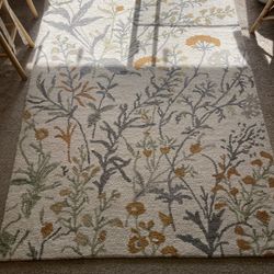 Beautiful  Plant & Flower Wool Pile Area Rug