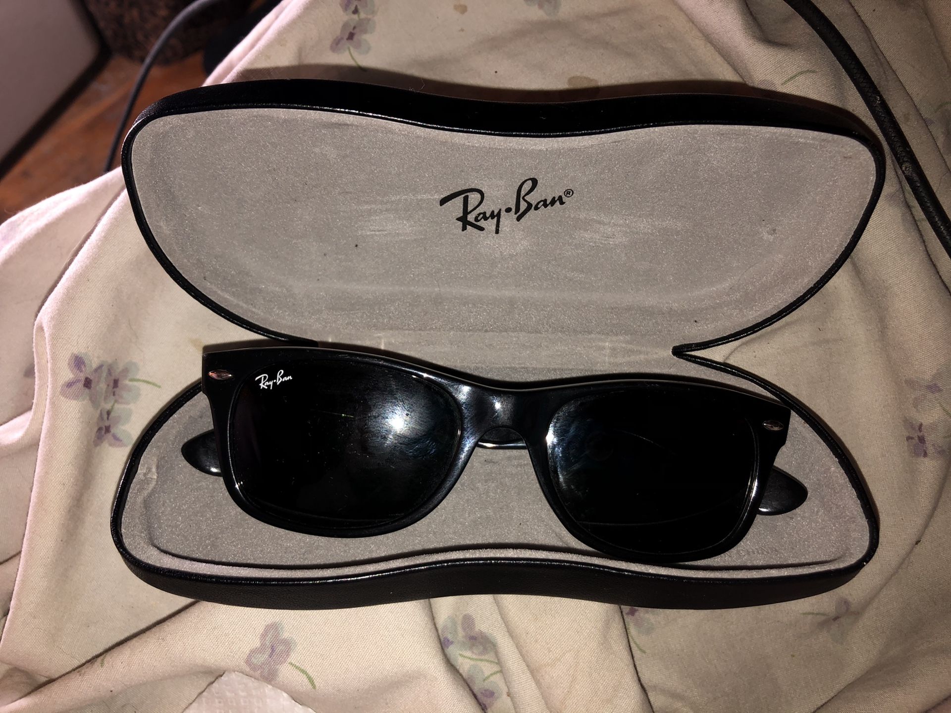 Black rayban sunglasses