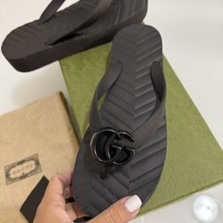 ORIGINAL GUCCI SANDALS!!!!!