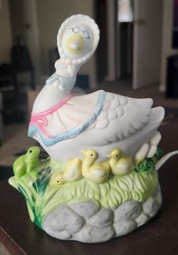 Mother Goose Figurine Aartmart Ribbon Shawl Bonnet Night light Nursery