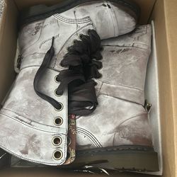 Dr Martens Triumph 1914 Boots