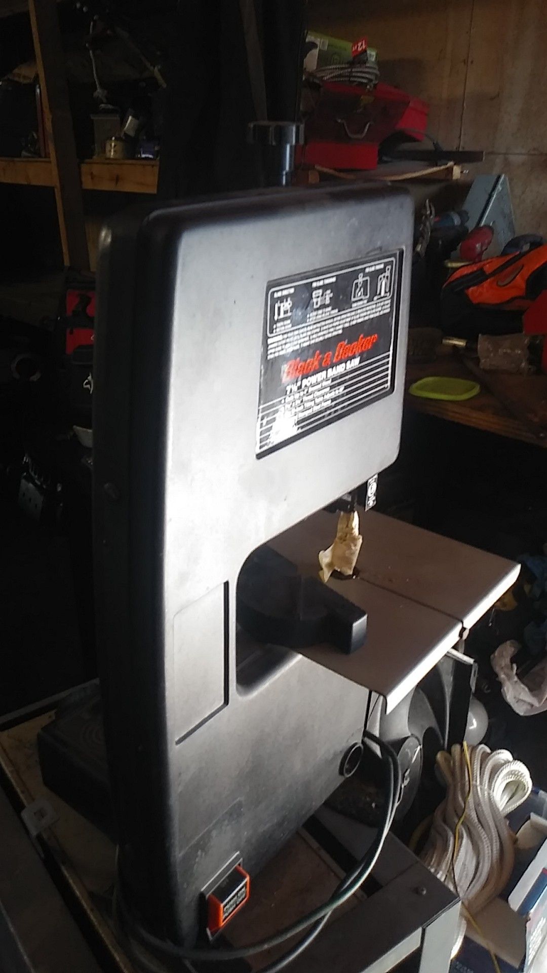 Black & Decker 7 and 1/2 inch power band saw for Sale in Schiller Park