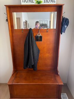 Entry stand with shoe storage