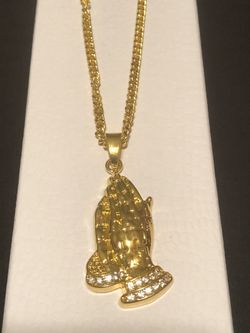 Men’s or women’s 14 kt gold plated diamond rhinestone Prayibg hands necklace 24” no refunds