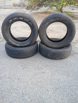 Tires / 235 / 65 R 17