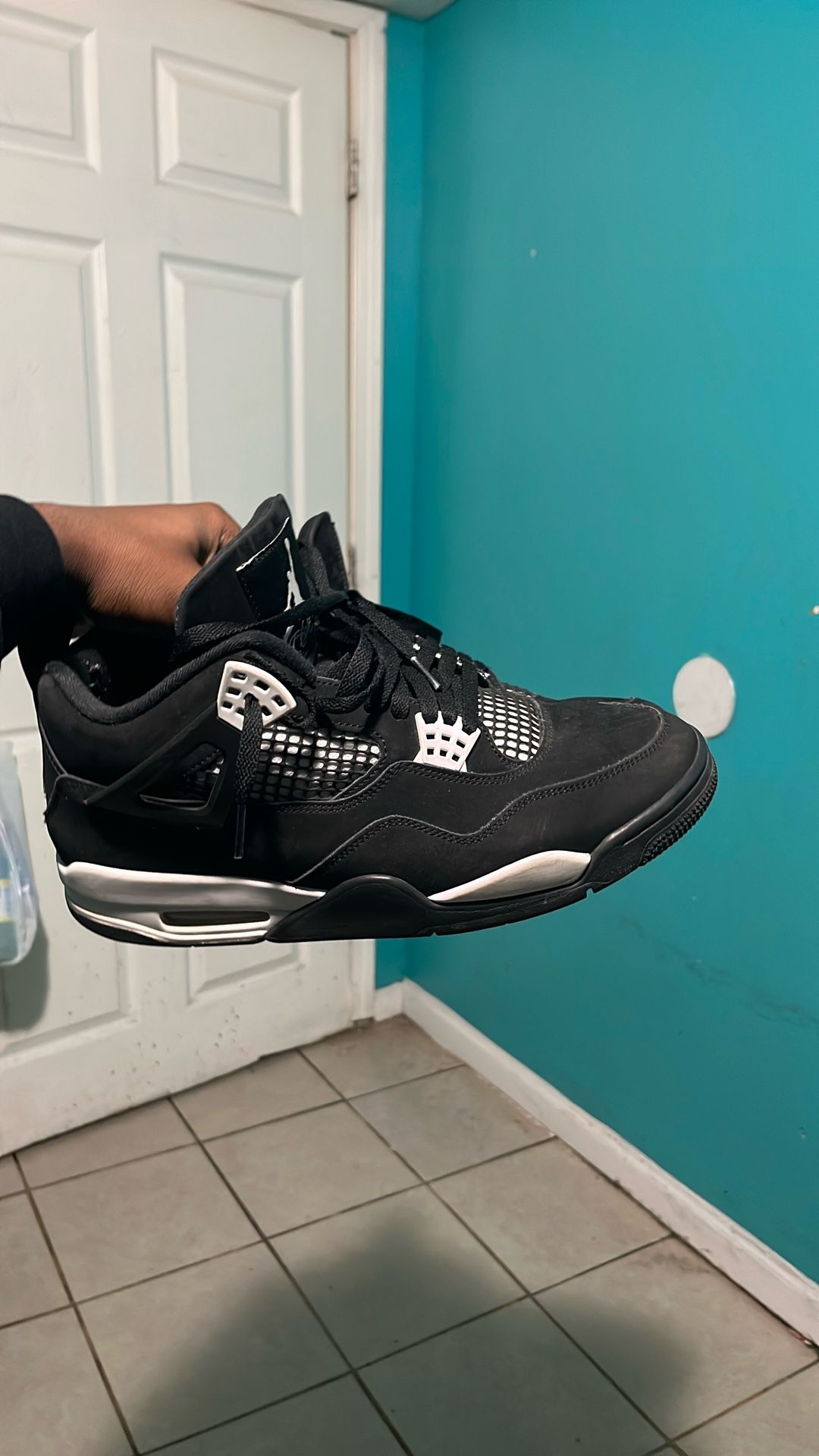 Jordan 4s Thunder