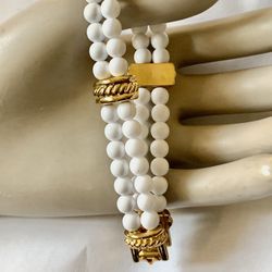  VINTAGE MONET 80s 2 STRAND  BRACELET WHITE LUCITE ROUND  BEADS  & DESIGNS GOLD PLATED Sz 8”