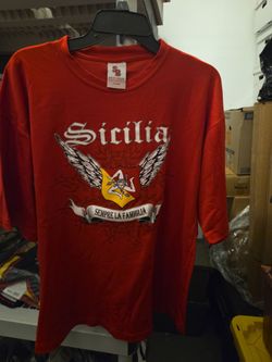 Sicilia Sempre La Famiglia Red Graphic T-Shirt