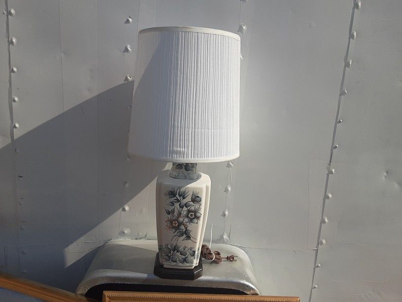 30 INCHES TALL  BLUE AND WHITE  LAMP  NEW  SHADE 