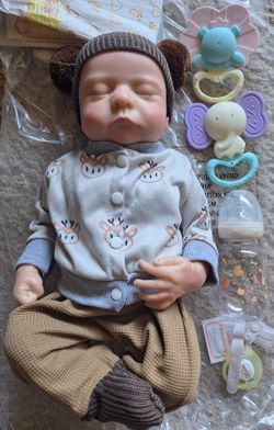 Lifelike Reborn Baby Dolls Boy, 17 Inch Poseable Full Vinyl Body Realistic Baby Doll, Real Life Newborn Baby Doll with Toy Accessories Gift Set 