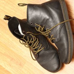 Dr. Martens size  9 men