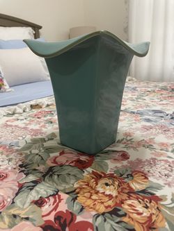 Southern Living at Home 9” Vase