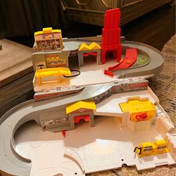 Hot Wheels car wash and Servie Station